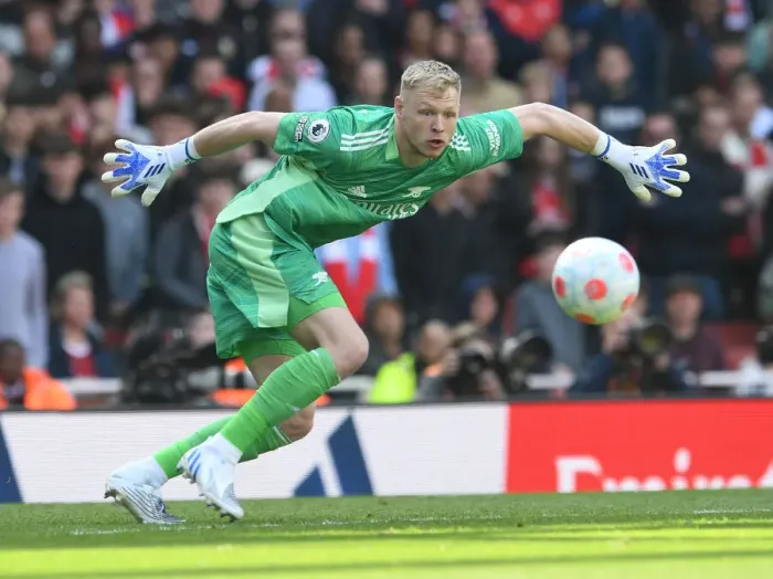 Framed Print : Arsenal's Aaron Ramsdale: Unforgettable Heroics in the Premier League Clash Against Manchester United (April 2022)