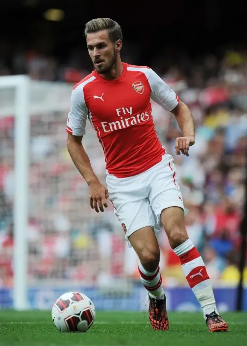 Framed Print : Arsenal's Aaron Ramsey in Action Against Benfica, Emirates Cup 2014 Framed Print : Arsenal's Aaron Ramsey in Action Against Benfica, Emirates Cup 2014