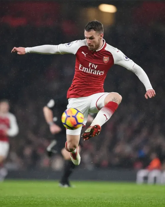 Framed Print : Arsenal's Aaron Ramsey in Action against Everton - Premier League 2017-18 Framed Print : Arsenal's Aaron Ramsey in Action against Everton - Premier League 2017-18