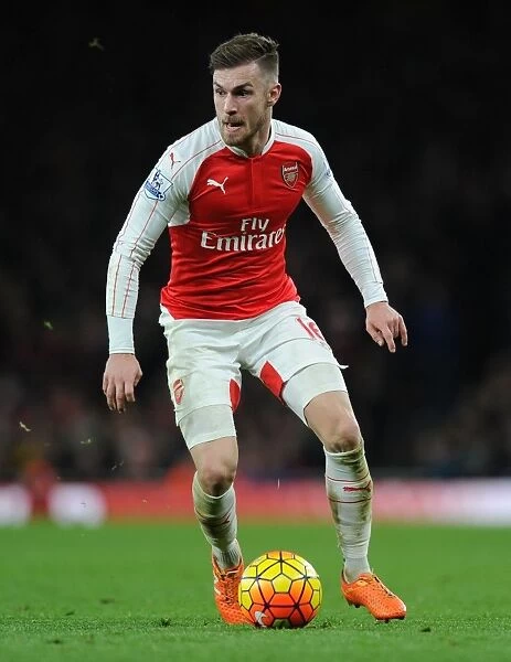 Arsenal's Aaron Ramsey in Action Against Manchester City (Premier League 2015-16)