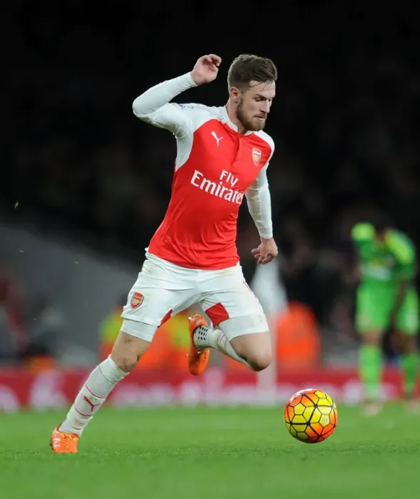 Framed Print : Arsenal's Aaron Ramsey in Action against Sunderland (2015-16 Premier League)