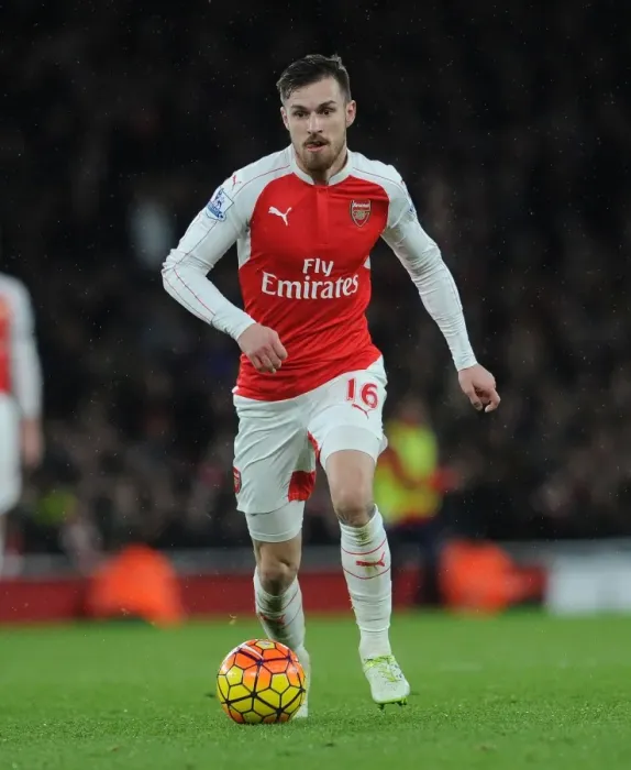 Framed Print : Arsenal's Aaron Ramsey in Action Against Swansea City, Premier League 2015-16 Framed Print : Arsenal's Aaron Ramsey in Action Against Swansea City, Premier League 2015-16