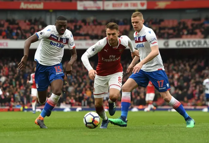 Framed Print : Arsenal's Aaron Ramsey Faces Off Against Bruno Martins Indi and Ryan Shawcross of Stoke City