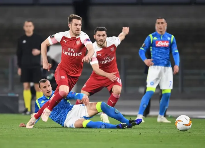 Framed Print : Arsenal's Aaron Ramsey Faces Off in Midfield Battle against Napoli in Europa League Quarterfinals