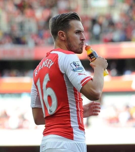 Arsenal's Aaron Ramsey Hydrates Before Arsenal v Crystal Palace, Premier League 2014 / 15