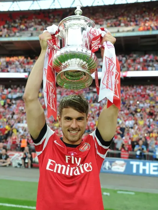 Framed Print : Arsenal's Aaron Ramsey Lifts FA Cup after Victory over Hull City Framed Print : Arsenal's Aaron Ramsey Lifts FA Cup after Victory over Hull City