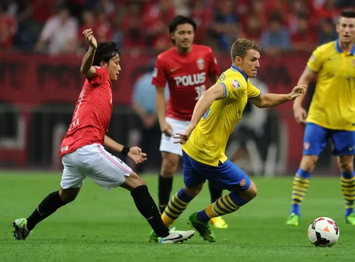 Framed Print : Arsenal's Aaron Ramsey Outruns Urawa Red Diamonds Shuto Kojima Framed Print : Arsenal's Aaron Ramsey Outruns Urawa Red Diamonds Shuto Kojima