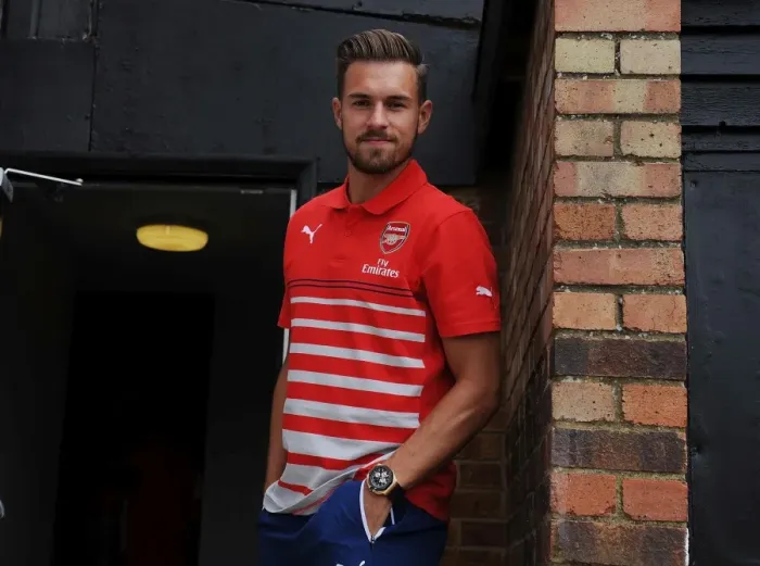 Framed Print : Arsenal's Aaron Ramsey Prepares for Action in Borehamwood Friendly