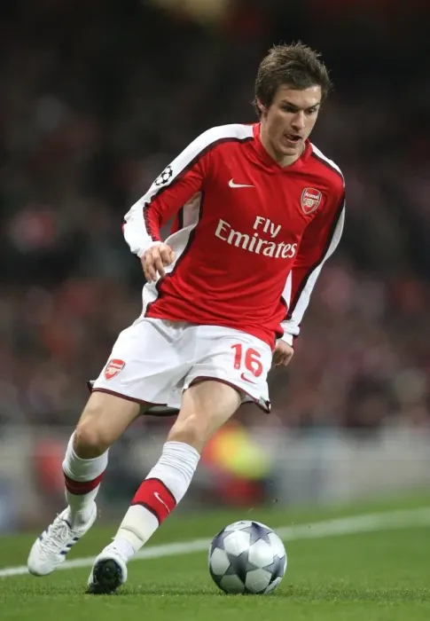Framed Print : Arsenal's Aaron Ramsey Scores the Winner: Arsenal 1-0 Dynamo Kyiv, UEFA Champions League, Group G, Emirates Stadium, London, November 2008 Framed Print : Arsenal's Aaron Ramsey Scores the Winner: Arsenal 1-0 Dynamo Kyiv, UEFA Champions League, Group G, Emirates Stadium, London, November 2008