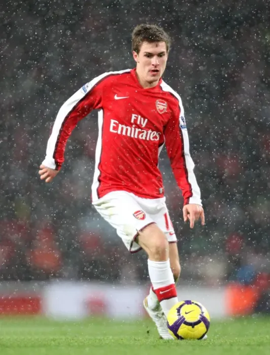 Framed Print : Arsenal's Aaron Ramsey Tied in Dramatic Showdown Against Everton at Emirates Stadium, Barclays Premier League (2010) Framed Print : Arsenal's Aaron Ramsey Tied in Dramatic Showdown Against Everton at Emirates Stadium, Barclays Premier League (2010)