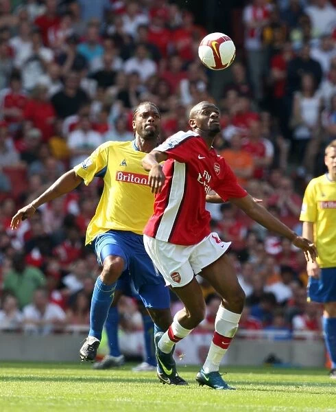Arsenal's Abou Diaby Overpowers Stoke's Salif Diao: 4-1 Victory in Barclays Premier League at Emirates Stadium (May 2009)