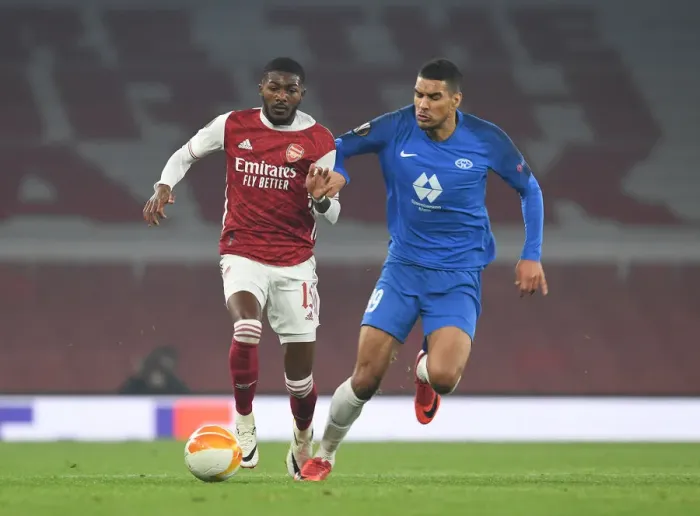 Framed Print : Arsenal's Ainsley Maitland-Niles Breaks Past Molde's Omoijuanfo in Europa League Clash Framed Print : Arsenal's Ainsley Maitland-Niles Breaks Past Molde's Omoijuanfo in Europa League Clash