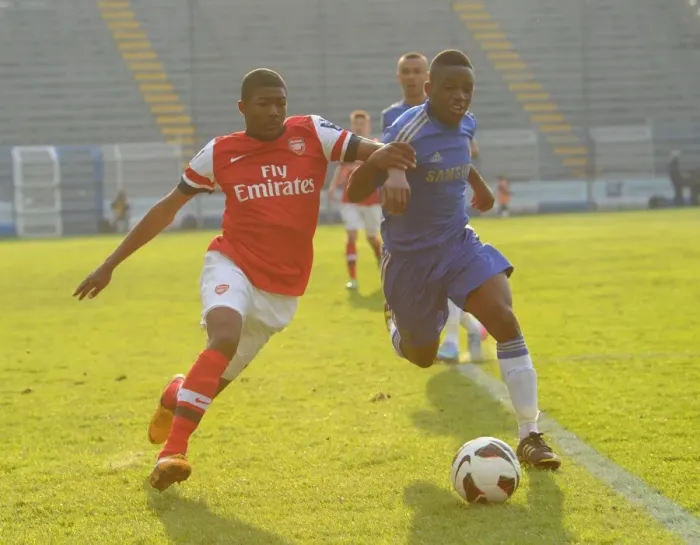 Framed Print : Arsenal's Ainsley Maitland-Niles Clashes with Chelsea's Kevin Wright in NextGen Series Semi-Final