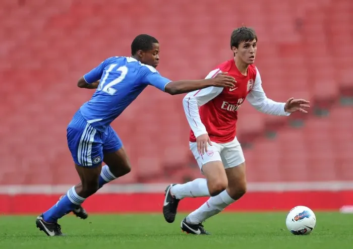 Framed Print : Arsenal's Alban Bunjaku Scores Against Chelsea's Archange Nkumu in U18 Friendly at Emirates Stadium (2011) Framed Print : Arsenal's Alban Bunjaku Scores Against Chelsea's Archange Nkumu in U18 Friendly at Emirates Stadium (2011)