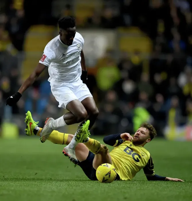 Framed Print : Arsenal's Albert Sambi Lokonga Faces Off Against Oxford's Matty Taylor in FA Cup Clash Framed Print : Arsenal's Albert Sambi Lokonga Faces Off Against Oxford's Matty Taylor in FA Cup Clash