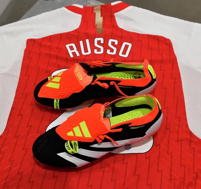 Framed Print : Arsenal's Alessia Russo Debuts New Adidas Boots in Barclays WSL Match Against Everton
