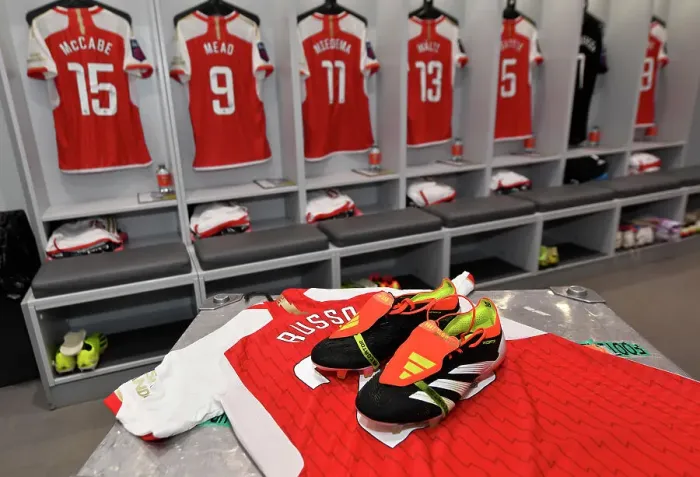 Framed Print : Arsenal's Alessia Russo Unveils New Adidas Boots in Arsenal Changing Room Ahead of Arsenal vs Everton (2023-24 Women's Super League)