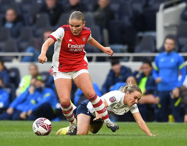 Arsenal's Alex Hennessy in Action: Arsenal Women vs. Tottenham Hotspur Women - MIND Series 2021-22