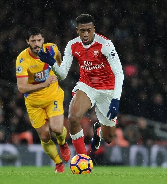 Arsenal's Alex Iwobi in Action against Crystal Palace (2016-17 Premier League)