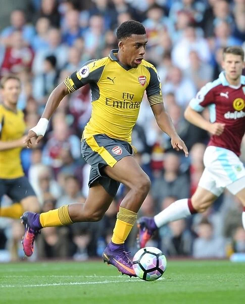 Arsenal's Alex Iwobi in Action during the Premier League 2016-17: Burnley vs Arsenal