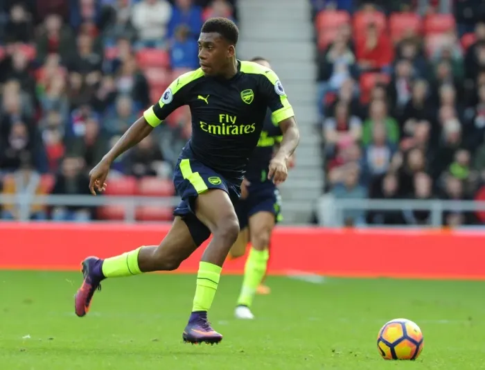 Framed Print : Arsenal's Alex Iwobi in Action against Sunderland (2016-17) Framed Print : Arsenal's Alex Iwobi in Action against Sunderland (2016-17)