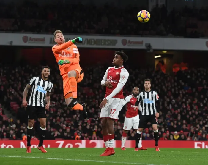 Framed Print : Arsenal's Alex Iwobi Challenges Newcastle's Rob Elliot in Premier League Clash
