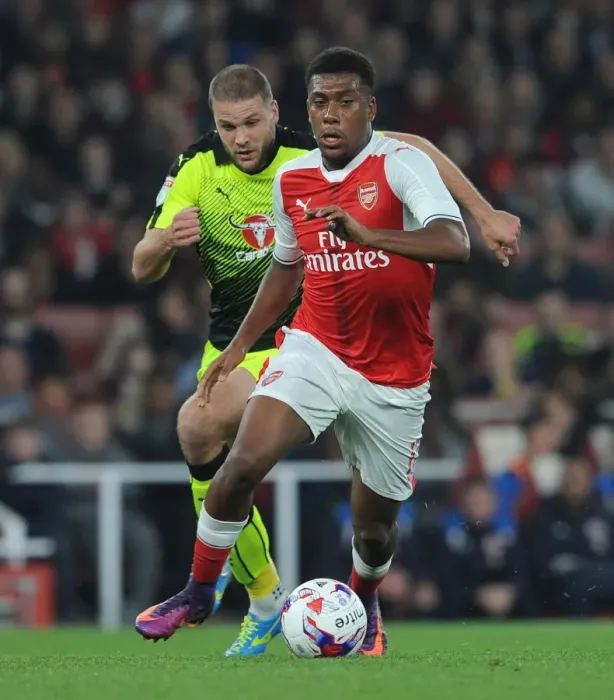 Framed Print : Arsenal's Alex Iwobi Clashes with Reading's Joey van den Berg in EFL Cup Showdown