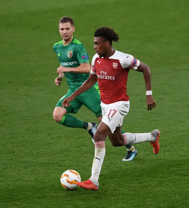 Framed Print : Arsenal's Alex Iwobi Clashes with Vorskla Poltava's Aleksandre Kobakhidze in Europa League Match