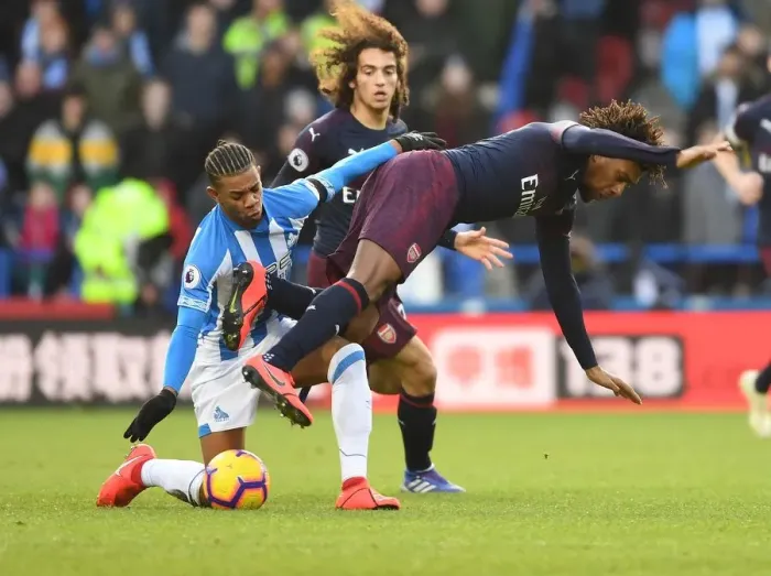 Framed Print : Arsenal's Alex Iwobi Faces Off Against Huddersfield's Juninho Bacuna in Premier League Clash