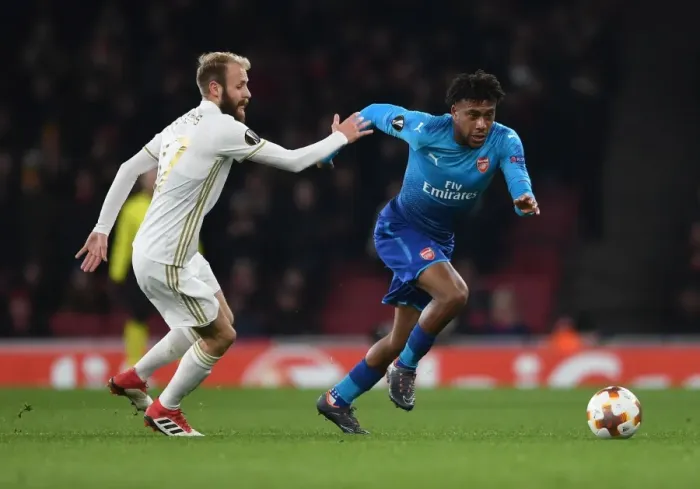 Framed Print : Arsenal's Alex Iwobi Faces Off Against Östersunds Curtis Edwards in Europa League Clash Framed Print : Arsenal's Alex Iwobi Faces Off Against Östersunds Curtis Edwards in Europa League Clash