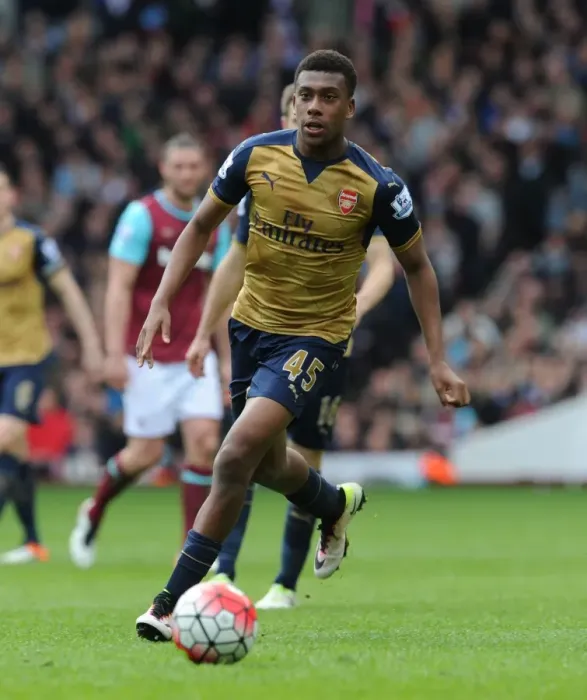 Framed Print : Arsenal's Alex Iwobi Goes Head-to-Head with West Ham in Intense Premier League Showdown (2015-16)