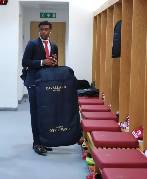 Framed Print : Arsenal's Alex Iwobi in the Home Changing Room - Arsenal vs Leicester City, Premier League 2017-18
