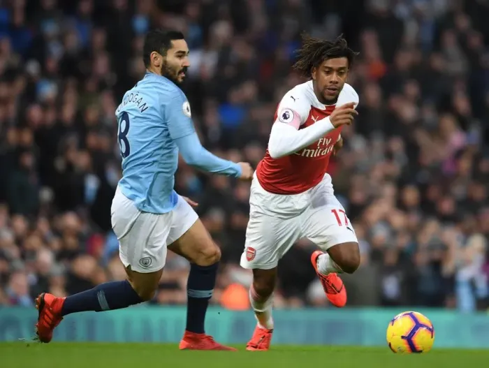 Framed Print : Arsenal's Alex Iwobi Outmaneuvers Manchester City's Ilkay Gundogan in Premier League Clash (Manchester City vs Arsenal 2018-19)