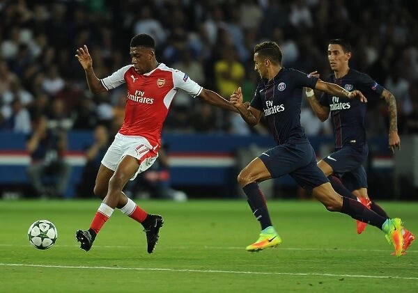 Arsenal's Alex Iwobi Overpowers Marquinhos in Champions League Clash
