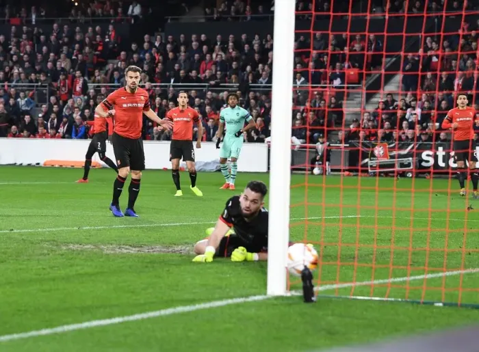 Framed Print : Arsenal's Alex Iwobi Scores Dramatic Goal in UEFA Europa League Clash Against Stade Rennais Framed Print : Arsenal's Alex Iwobi Scores Dramatic Goal in UEFA Europa League Clash Against Stade Rennais