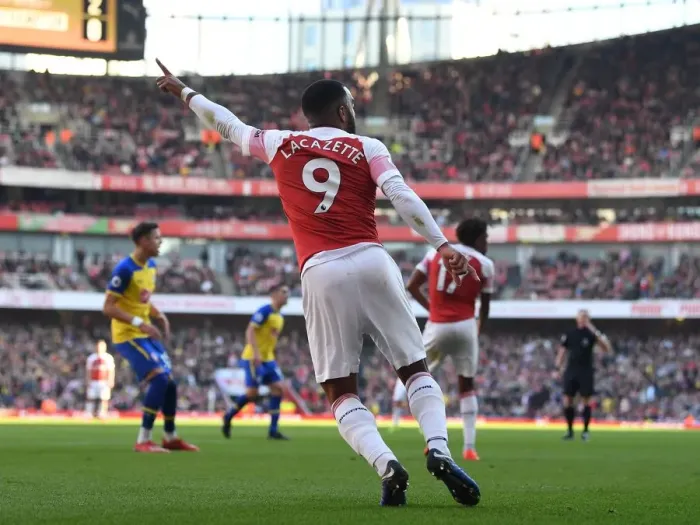 Framed Print : Arsenal's Alex Lacazette in Action Against Southampton in Premier League Clash
