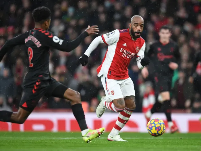 Framed Print : Arsenal's Alex Lacazette Outmaneuvers Southampton's Kyle Walker-Peters in Premier League Clash