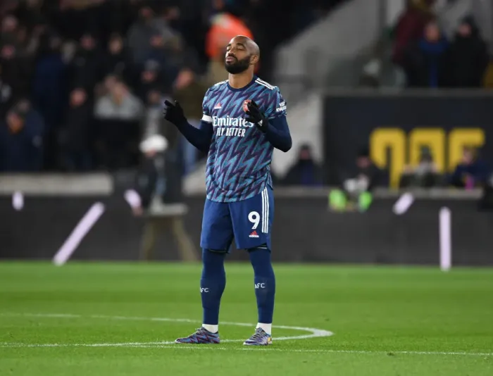 Framed Print : Arsenal's Alex Lacazette Prepares for Wolverhampton Wanderers Clash in Premier League