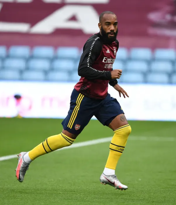 Framed Print : Arsenal's Alex Lacazette Ready for Aston Villa Clash in Premier League (2019-20) Framed Print : Arsenal's Alex Lacazette Ready for Aston Villa Clash in Premier League (2019-20)