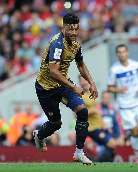 Arsenal's Alex Oxlade-Chamberlain in Action against Olympique Lyonnais at Emirates Cup 2015 / 16