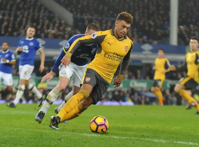 Framed Print : Arsenal's Alex Oxlade-Chamberlain in Action at Everton, Premier League 2016-17