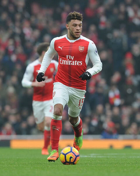 Arsenal's Alex Oxlade-Chamberlain in Action against Hull City (Premier League 2016-17)