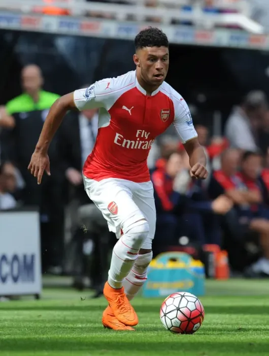 Framed Print : Arsenal's Alex Oxlade-Chamberlain in Action Against Newcastle United (2015-16)