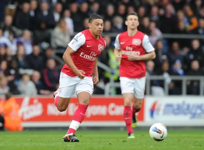 Framed Print : Arsenal's Alex Oxlade-Chamberlain in Action against Queens Park Rangers (2011-12) Framed Print : Arsenal's Alex Oxlade-Chamberlain in Action against Queens Park Rangers (2011-12)