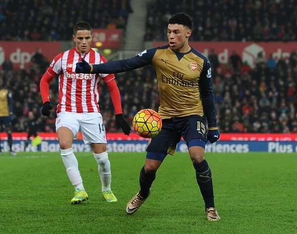 Arsenal's Alex Oxlade-Chamberlain in Action against Stoke City (Premier League 2015-16)