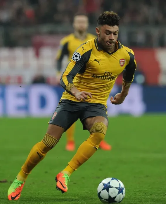 Framed Print : Arsenal's Alex Oxlade-Chamberlain Faces Bayern Munchen in Champions League Showdown Framed Print : Arsenal's Alex Oxlade-Chamberlain Faces Bayern Munchen in Champions League Showdown