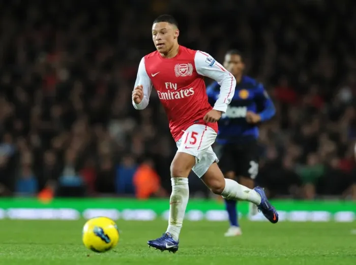 Framed Print : Arsenal's Alex Oxlade-Chamberlain Faces Manchester United in the Premier League Framed Print : Arsenal's Alex Oxlade-Chamberlain Faces Manchester United in the Premier League