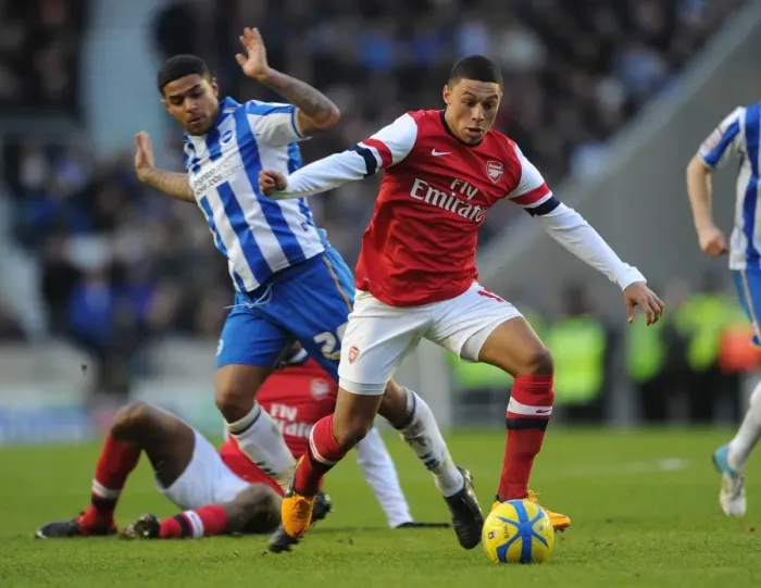 Framed Print : Arsenal's Alex Oxlade-Chamberlain Faces Off Against Brighton's Liam Bridcutt in FA Cup Clash