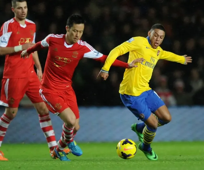 Framed Print : Arsenal's Alex Oxlade-Chamberlain Faces Off Against Southampton's Maya Yoshida in Premier League Clash Framed Print : Arsenal's Alex Oxlade-Chamberlain Faces Off Against Southampton's Maya Yoshida in Premier League Clash