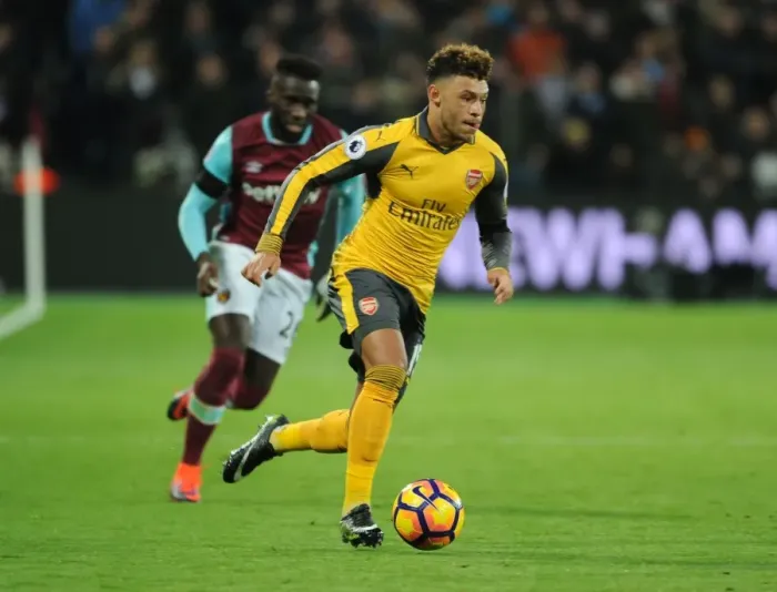 Framed Print : Arsenal's Alex Oxlade-Chamberlain Faces Off Against West Ham in Premier League Showdown